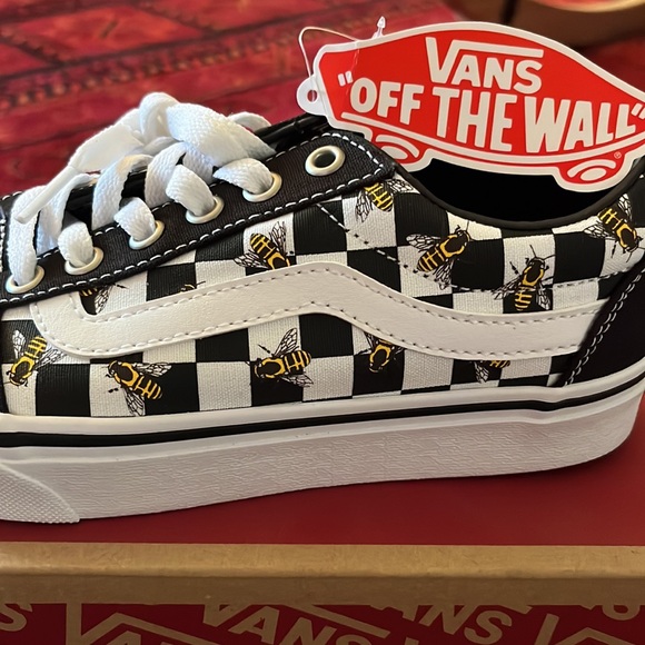 NWT Vans Old Skool Unisex Black Checkered Vans with Bees - Picture 3 of 7